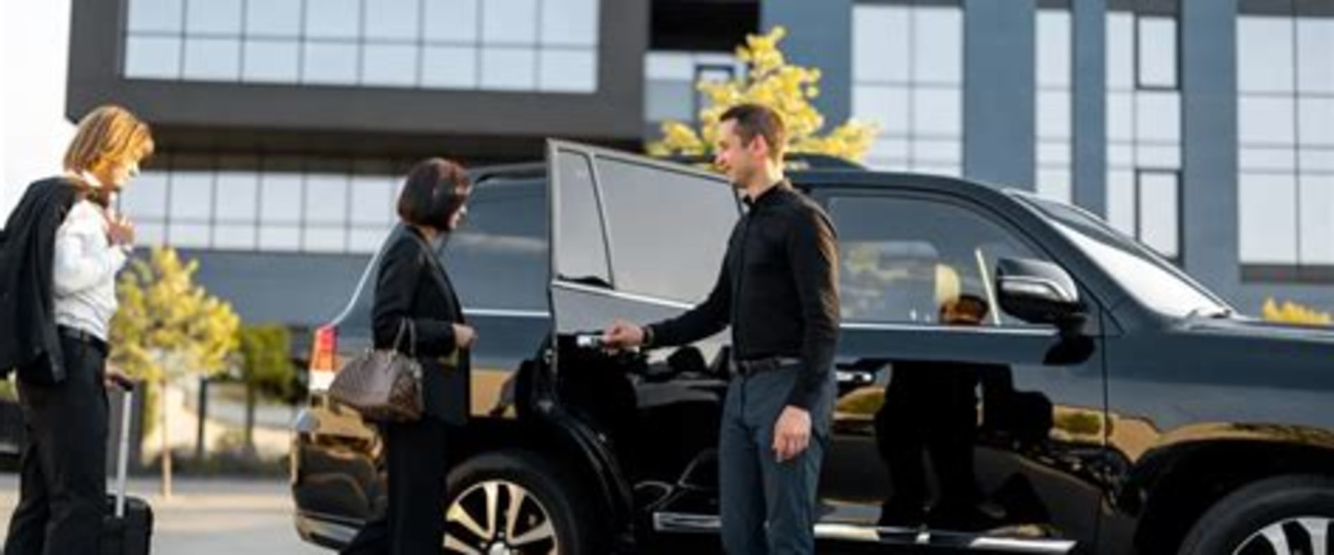 Truck Rental Strategies That Pair Well With Professional Airport Transfers