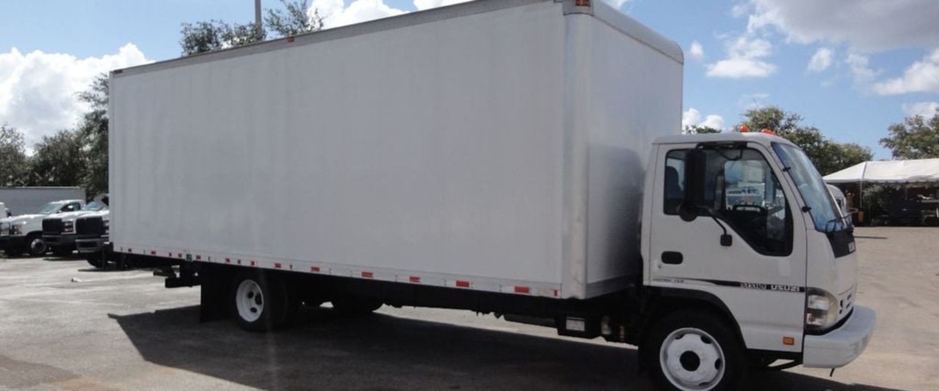 How many gallons does a 16ft box truck hold?