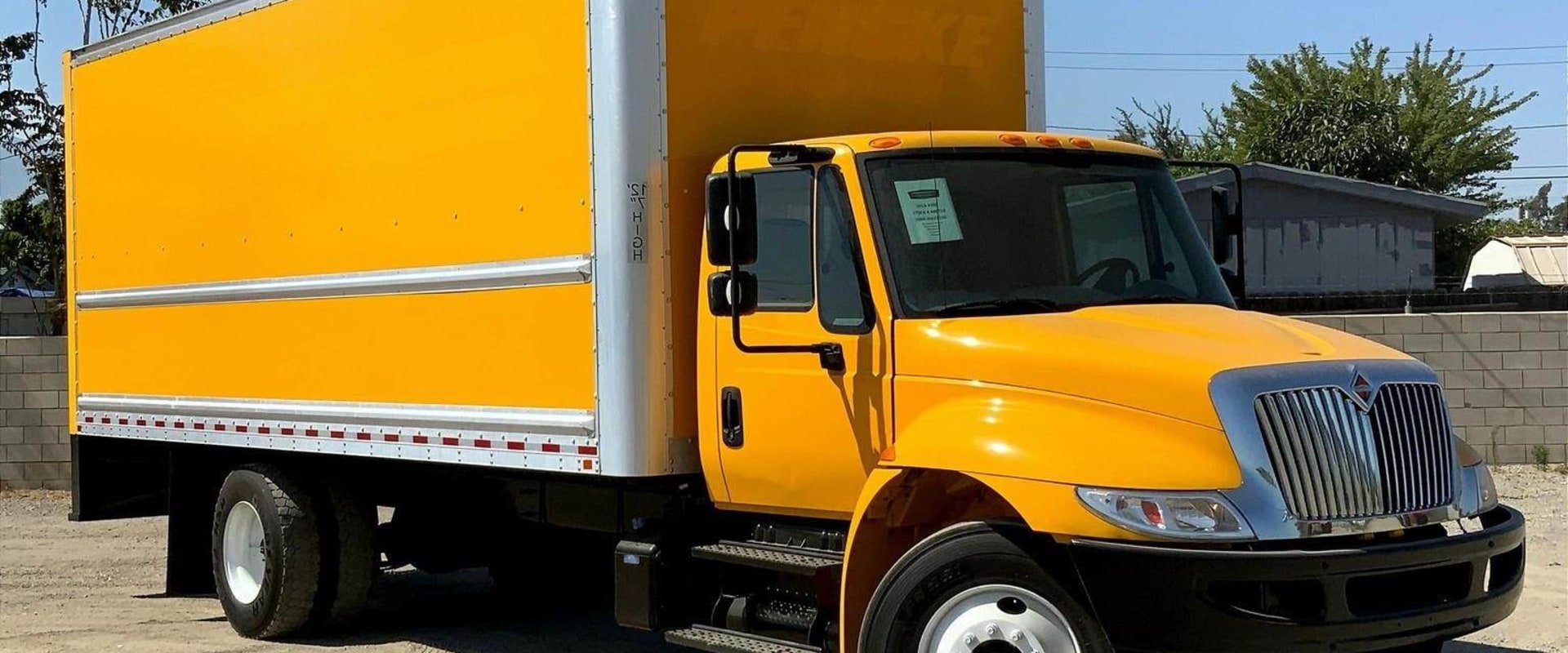 How many miles per gallon does a 22 ft truck get?