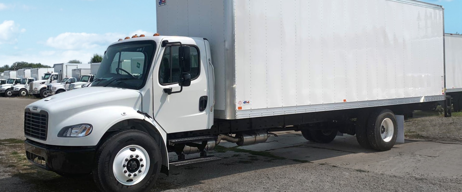 How much weight can a 26 ft box truck carry?