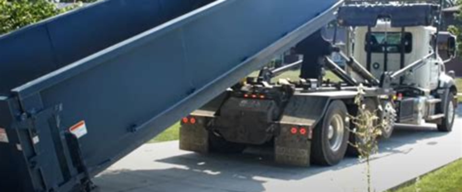 How Truck Rental Helps Scale Large Cleanouts with Assistance from a Dumpster Rental Company