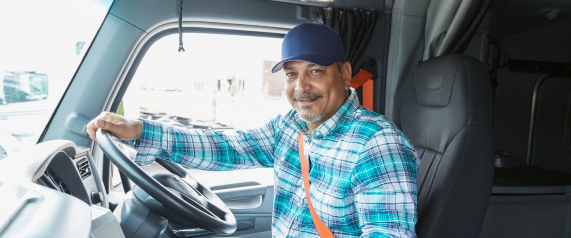 How Fuel Cards Mobile Tools Help Track Expenses For Your Truck Rental Business