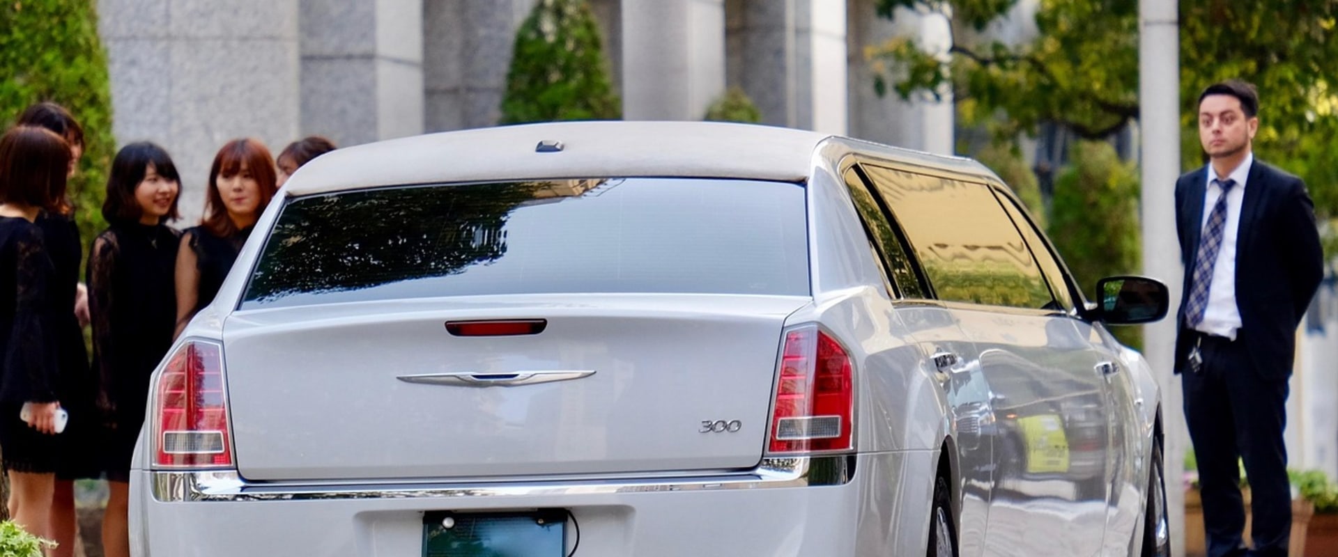 Why Choose Limo Service in Geneva Over Truck Rental