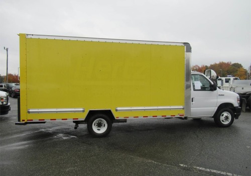 How many miles per gallon does a 16ft box truck get?